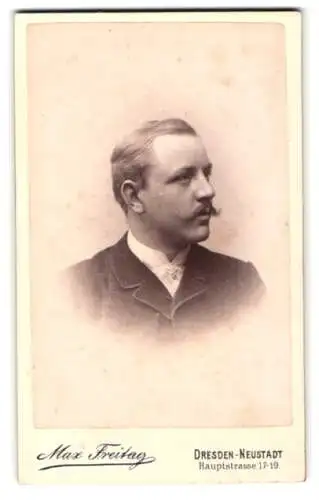 Fotografie Max Freitag, Dresden-Neustadt, Hauptstrasse 17-19, Herrenportrait mit Schnurrbart