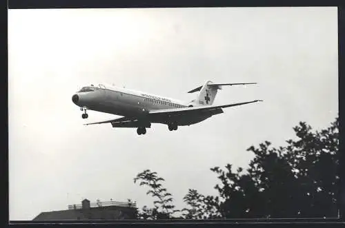 Fotografie Flugzeug Douglas DC-9 Rotes Kreuz United States of America im Landeanflug auf Berlin-Tempelhof