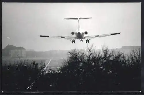 Fotografie Flugzeug Hawker Siddeley Trident der British Airways während der Landung in Berlin-Tempelhof