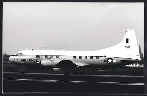 Fotografie Flugzeug Zweimotoriger Niederdecker 21103 der USAF