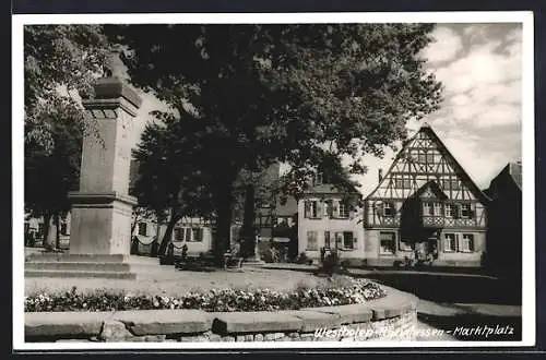 AK Westhofen / Hessen, Marktplatz mit Denkmal