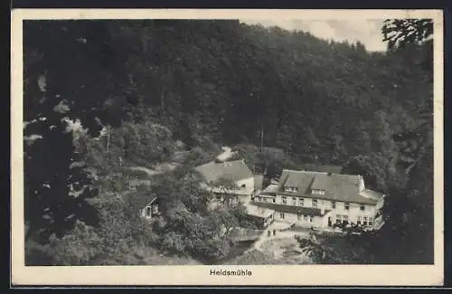 AK Manderscheid, Gasthaus Heidsmühle von einer Anhöhe aus betrachtet