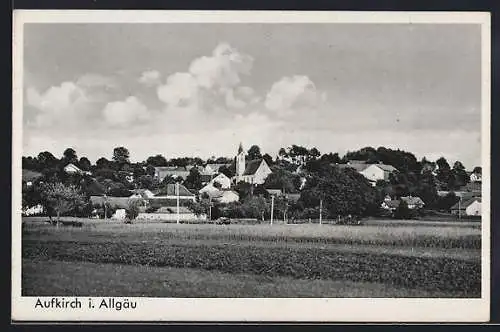 AK Aufkirch i. Allgäu, Ortspanorama von einem Feld aus