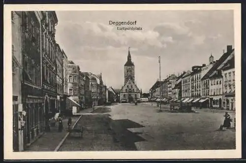 AK Deggendorf, Partie am Luitpoldplatz mit Blick auf Kirche