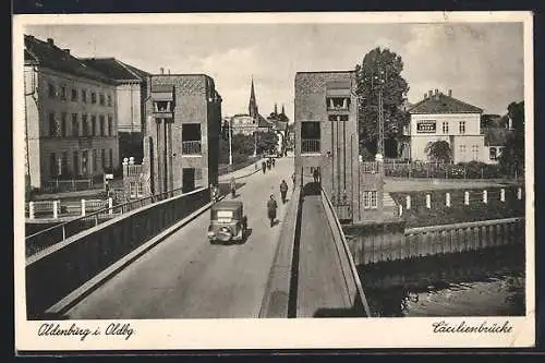 AK Oldenburg / O., Cäcilienbrücke mit Radfahrern und Auto