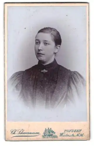 Fotografie Ch. Schwenesen, Tondern, Westerstrasse 96, Porträt einer jungen Frau