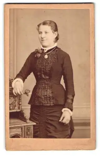 Fotografie Hermann Ramm, Magdeburg, Neustädterstr. 45, Porträt einer Dame