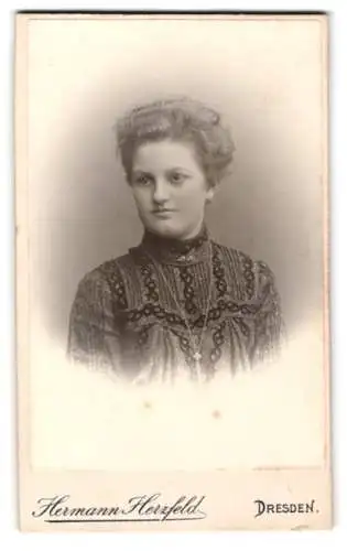 Fotografie Hermann Herzfeld, Dresden, Portrait einer Frau