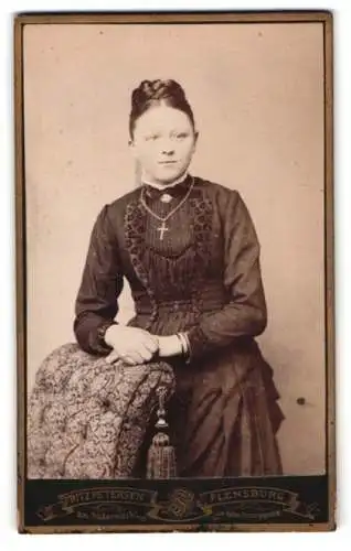Fotografie Fritz Petersen, Flensburg, Am Südermarkt, Porträt einer Dame