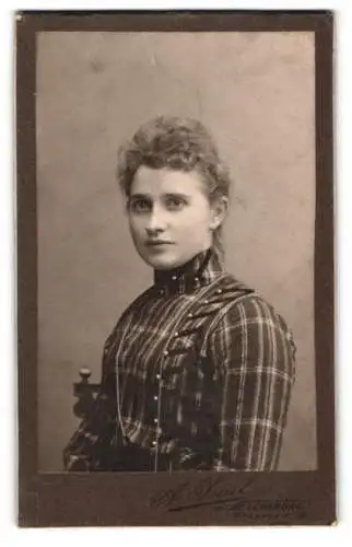 Fotografie A. Juul, Flensburg, Grosse Str. 21, Porträt einer Frau