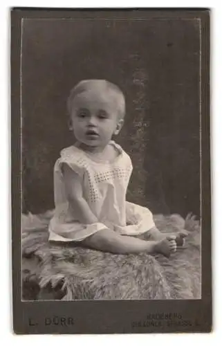 Fotografie L. Dürr, Radeberg, Dresdner Strasse 8, Porträt eines kleinen Kindes