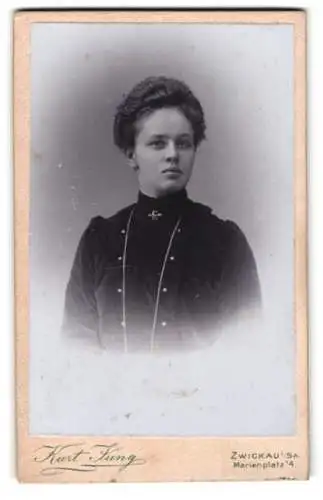 Fotografie Kurt Jung, Zwickau, Marienplatz 4, Portrait einer jungen Frau
