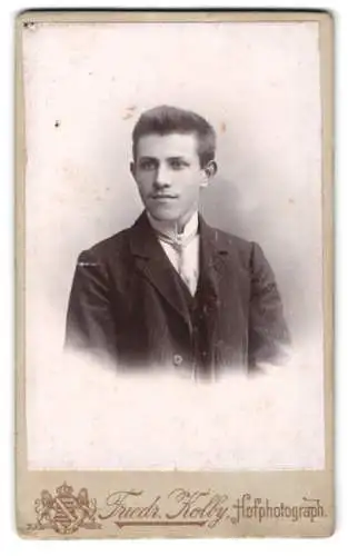 Fotografie Friedr. Kolby, Zwickau i. S., Plauensche Strasse, Porträt eines jungen Mannes