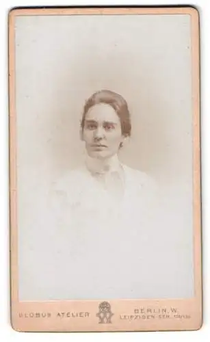 Fotografie Globus Atelier, Berlin, Leipziger Str. 132/135, Porträt einer Frau