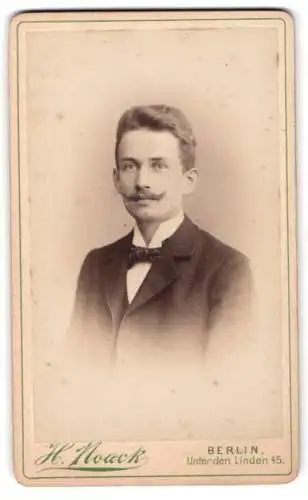 Fotografie H. Noack, Berlin, Unter den Linden 45, Porträt eines Herrn mit Schnurrbart