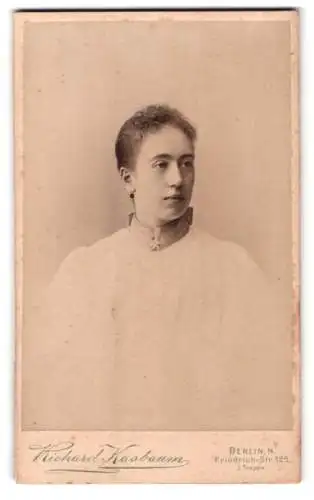 Fotografie Richard Kasbaum, Berlin, Friedrich-Str. 125, Porträt einer Frau