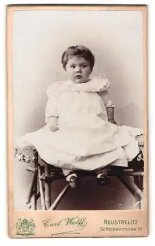 Fotografie Carl Wolff, Neustrelitz, Schlossstrasse 14, Porträt eines kleinen Kindes