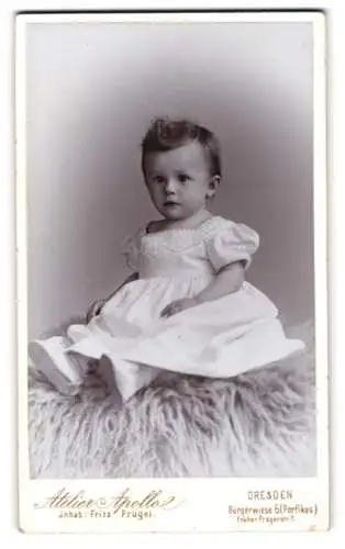 Fotografie Atelier Apollo, Dresden, Bürgerwiese 6, Kind in weissem Kleid