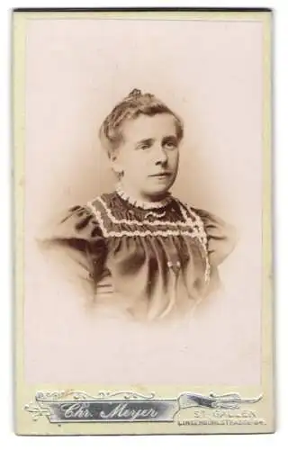Fotografie Chr. Meyer, St. Gallen, Linsenbühlstrasse 84, Porträt einer Dame