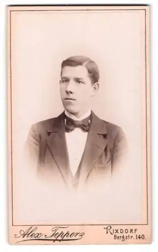 Fotografie Alex Tepper, Rixdorf, Bergstrasse 140, Porträt eines jungen Mannes