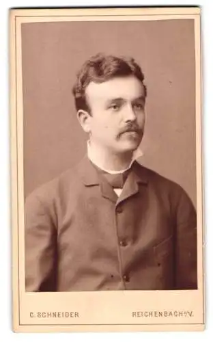Fotografie C. Schneider, Reichenbach i. V., Weinholdstrasse, Porträt eines Herrn