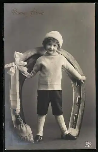 AK Kleiner Junge mit Hufeisen, Bonne Année