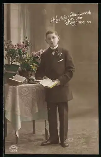 AK Junge mit Bibel am Tag seiner Konfirmation