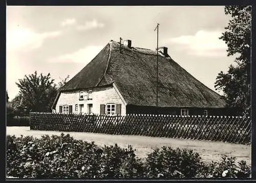 AK Schaprode /Rügen, Haus mit Reetdach