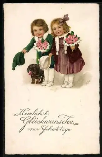 AK Kleines Paar und Dackel als Gratulanten mit Blumen, Geburtstagsgruss