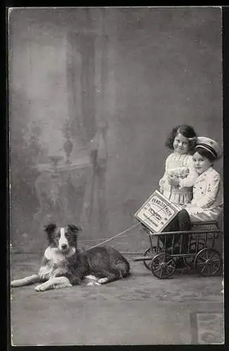 Foto-AK Kinderpaar im Wagen mit Karton und Hund, Reklame für Stemler-Zwieback