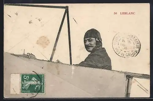 AK Pilot Leblanc in seinem Flugzeug