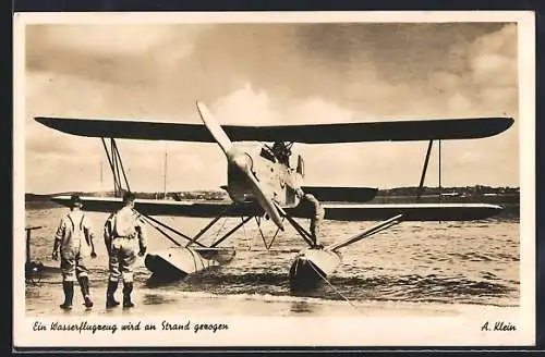 AK Wasserflugzeug wird an Strand gezogen