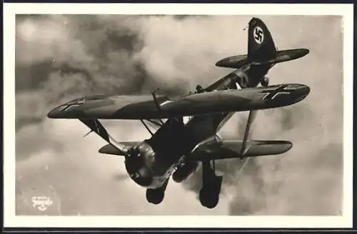 AK Sturzkampf-Flugzeug Hs 123 setzt zum Sturzflug an, 