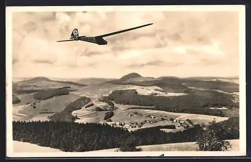 AK Wasserkuppe, Segelflieger MÜ 18 in der Luft mit 