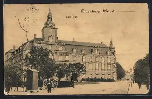 AK Oldenburg /Gr., Grossherzogliches Schloss mit Strassenpartie