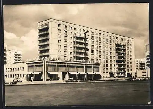 AK Berlin, Karl-Marx-Allee, Eiscafe und Wohngebäude