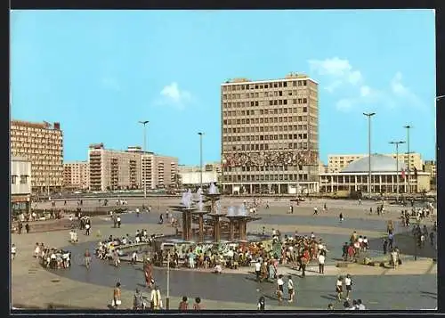 AK Berlin, Alexanderplatz, Blick zum Haus des Lehrers und zur Kongresshalle