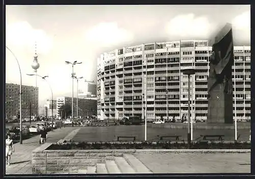 AK Berlin, Leninplatz mit Blick nach dem Fernsehturm