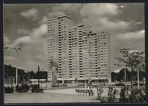AK Berlin, Leninplatz, Hochhaus und Anlage
