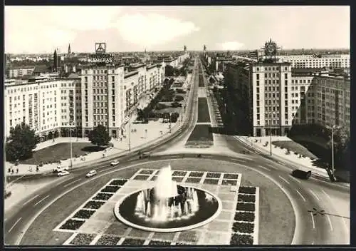 AK Berlin, Strausberger Platz mit Karl-Marx-Allee aus der Vogelschau
