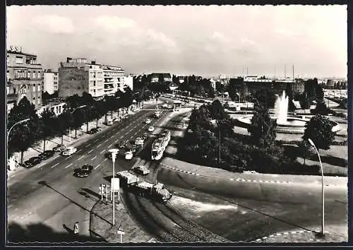 AK Berlin, Theodor-Heuss-Platz mit Strassenbahn und Springbrunnen