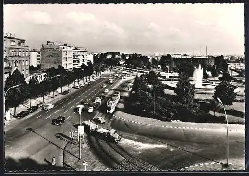 AK Berlin, Theodor-Heuss-Platz mit Strassenbahn und Springbrunnen