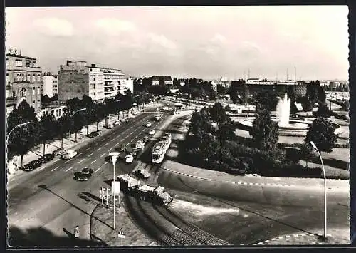 AK Berlin, Theodor-Heuss-Platz mit Strassenbahn und Springbrunnen