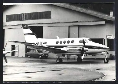 Fotografie Flugzeug Zweimotoriger Niederdecker Kennung HB-GEN