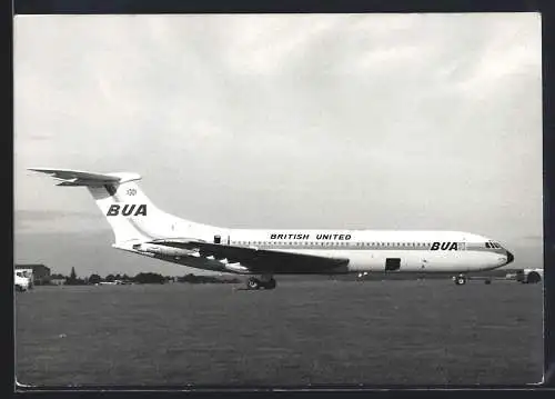 Fotografie Flugzeug Zweistrahliger Passagierjet der British United Airlines ohne Kennung