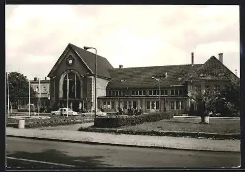 AK Köthen / Anhalt, Bahnhof mit Strassenpartie