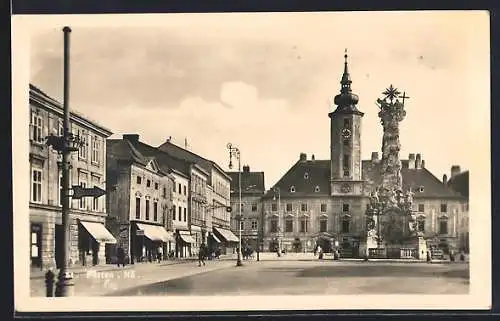 AK St. Pölten /N. Ö., Platz mit Säulendenkmal und Turmgebäude