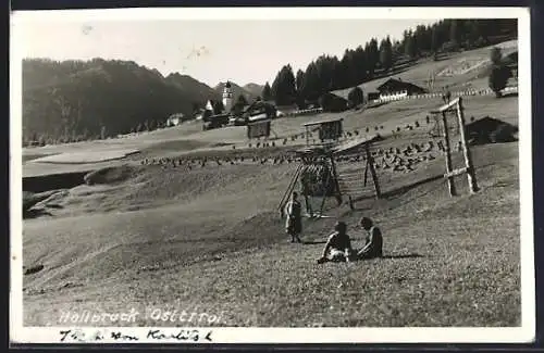 AK Hollbruck /Osttirol, Ortsansicht von einer Wiese aus, mit Garben