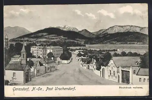 Künstler-AK Gerasdorf /Urschendorf, Strassenpartie mit Kapelle