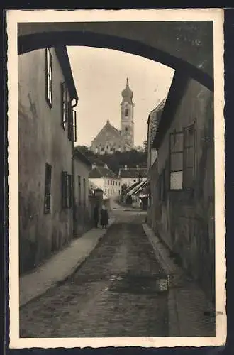 AK Mistelbach, Strassenpartie mit Blick zur Kirche